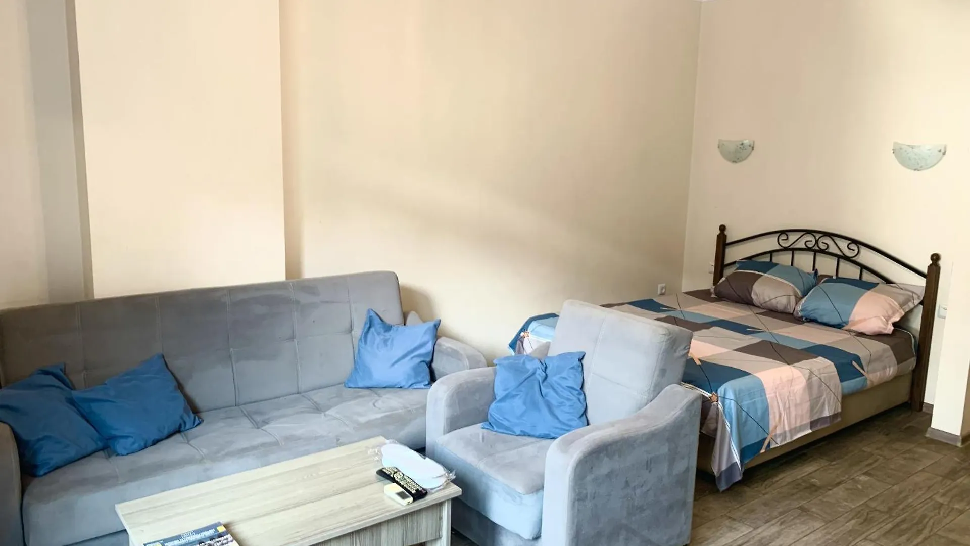 Enjoy Batumi. Geka Apartment  Batumi